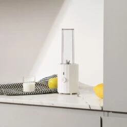 Alessi Smoothie Blender Plisse - Wit - 380 W - Door Michele De Lucchi - MDL17 W -Beste Keukengerei 0015 MDL17 W amb 1x1 300dpi 1250pxl