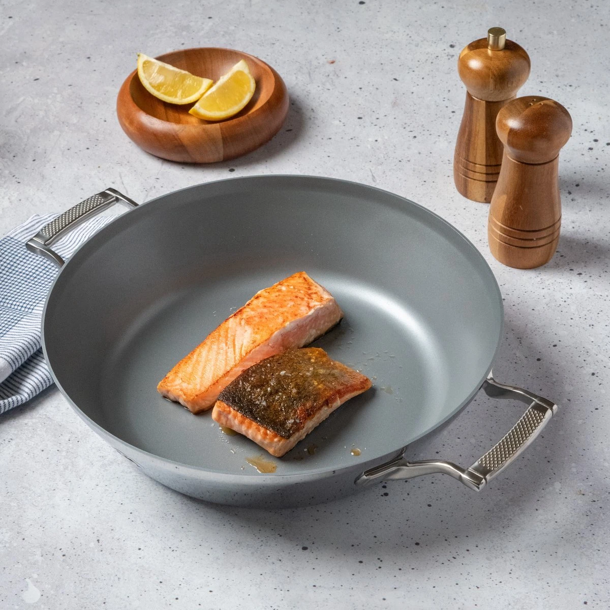 Saveur Selects Pannenset Voyage Series (Hapjespan ø 25 Cm + Koekenpan ø 30 Cm) - TriPly RVS - Inductie En Alle Andere Warmtebronnen 12 Saveur Selects Pannenset Voyage Series (Hapjespan ø 25 Cm + Koekenpan ø 30 Cm) - TriPly RVS - Inductie En Alle Andere Warmtebronnen - Afbeelding 10