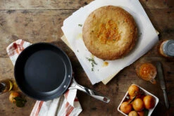 Le Creuset Koekenpannenset Les Forgées TNS - ø 24 En 28 Cm - Standaard Anti-aanbaklaag -Beste Keukengerei 3453scr 929e23424a25489 1