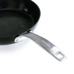 GreenPan Koekenpannenset Copenhagen - Zwart - ø 20 En 28 Cm - Keramische Anti-aanbaklaag 9 GreenPan Koekenpannenset Copenhagen - Zwart - ø 20 En 28 Cm - Keramische Anti-aanbaklaag -Beste Keukengerei 3c1b607ef34a7fc1e28be220ceffe3b1e49c2ffe 3 Cop FryP 20cm CC003107 DetailHandle5B15D