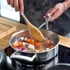 Demeyere Hapjespan Industry 5 - ø 24 Cm / 2.8 Liter + Deksel -Beste Keukengerei 40850 681 0 Product In Use OS 750x750 1 1