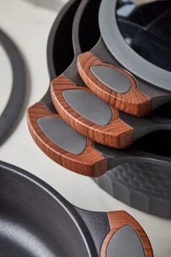 Resto Kitchenware Pannenset - 13 Delige Set - Inductie En Alle Andere Warmtebronnen 12 Resto Kitchenware Pannenset - 13 Delige Set - Inductie En Alle Andere Warmtebronnen -Beste Keukengerei 799x1200 2