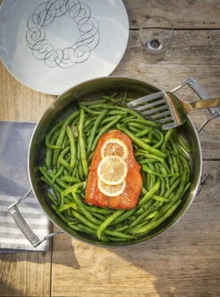 Saveur Selects Hapjespan Met Deksel Voyage - RVS - ø 30 Cm - Hoog - Zonder Anti-aanbaklaag -Beste Keukengerei 887x1200