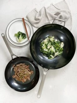 Saveur Selects Pannenset - Carbon Steel (Wokpan ø 35 Cm + Koekenpan ø 30 Cm) - Inductie En Alle Andere Warmtebronnen 15 Saveur Selects Pannenset - Carbon Steel (Wokpan ø 35 Cm + Koekenpan ø 30 Cm) - Inductie En Alle Andere Warmtebronnen -Beste Keukengerei 899x1200