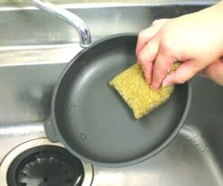 Blackwell Pannensponsje Goud 5 Blackwell Pannensponsje Goud -Beste Keukengerei Blackwell Pannensponsje Goud in gebruik