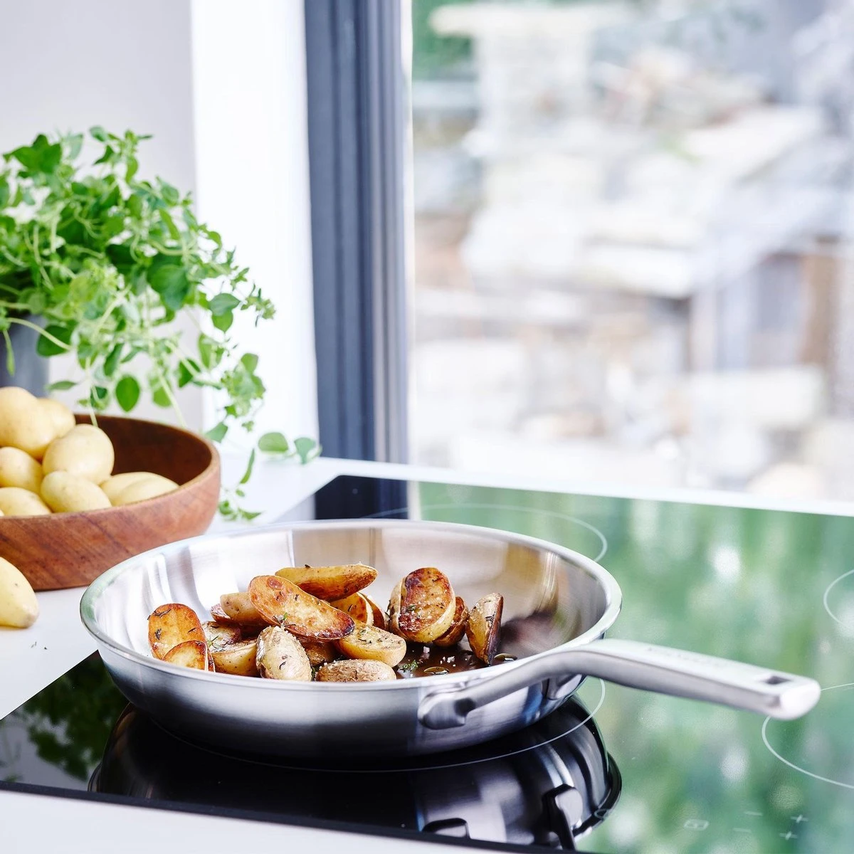 KitchenAid Koekenpan - Multi-Ply RVS - ø 24 Cm - Zonder Anti-aanbaklaag 6 KitchenAid Koekenpan - Multi-Ply RVS - ø 24 Cm - Zonder Anti-aanbaklaag - Afbeelding 4