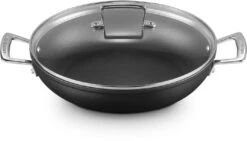 Le Creuset Hapjespan Met Deksel - Les Forgées TNS - ø 28 Cm / 3.2 Liter - Standaard Anti-aanbaklaag -Beste Keukengerei LC 20190624 ZS PS FS 51107280010502 002
