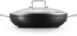 Le Creuset Hapjespan Met Deksel - Les Forgées TNS - ø 28 Cm / 3.2 Liter - Standaard Anti-aanbaklaag -Beste Keukengerei LC 20190624 ZS PS FS 51107280010502 003