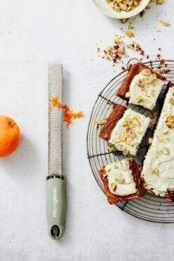 Microplane Rasp Premium Classic - Fijn - Sage Green -Beste Keukengerei Microplane Premium Classic 46723 Zester Sage Green Matcha Brownie Orange 6