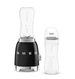 SMEG Smoothie Blender - Compact - Zwart - 600 Ml - PBF01BLEU 13 SMEG Smoothie Blender - Compact - Zwart - 600 Ml - PBF01BLEU -Beste Keukengerei WEB PBF01BLEU 24.jpg