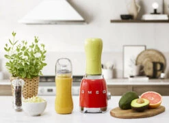 SMEG Smoothie Blender - Compact - Rood - 600 Ml - PBF01RDEU -Beste Keukengerei WEB PBF01RDEU L03.jpg
