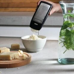 Boska Rasp Easy Grater 11 Boska Rasp Easy Grater -Beste Keukengerei Web 853801 EXPLORE Easy Grater 2400x5B15D