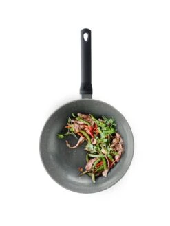 BK Wokpan Granite - Aluminium - ø 28 Cm - Keramische Anti-aanbaklaag -Beste Keukengerei a077e5cf0b76779a87f14dc2d9c9eb0c7c791fe2 BK GRANC Opn Wok top 1