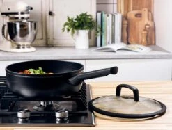 BK Hapjespan Met Deksel - Easy Induction - ø 28 Cm / 4.6 Liter - Keramische Anti-aanbaklaag -Beste Keukengerei bcf2cdccf90878caf7fa58243e2fb20cc4cc690b BK Easy Induction Skillet 24 008