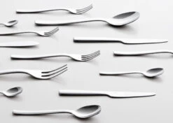 Alessi Koffielepel Ovale - REB09/8 - Door Ronan & Erwan Bouroullec 7 Alessi Koffielepel Ovale - REB09/8 - Door Ronan & Erwan Bouroullec -Beste Keukengerei dezeen Ovale cutlery by Ronan and Erwan Bouroullec for Alessi 12 3