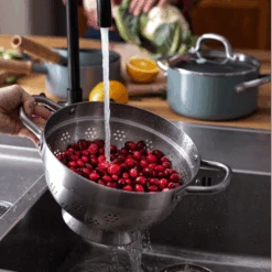 Greenpan Pannenset Met Keukenhulpjes Mayflower - 5 Delige Set -Beste Keukengerei e4acf5a940b08fc05f042070eb3d29c51ef477de GP MAY SkyBlA BrBD Christmas Prep Lifestyle13 2018 a