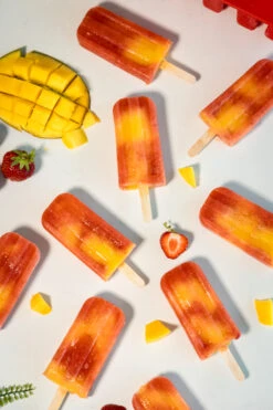 Sareva IJsjesmaker - 10 Ijsjes - Rood - Siliconen - Easy Release - Herbruikbaar -Beste Keukengerei sareva ijsjesmaker